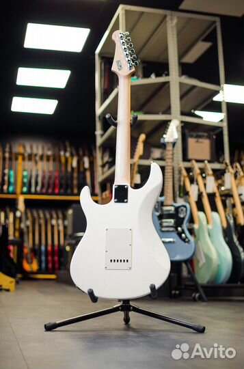 Yamaha pacifica 012 WH