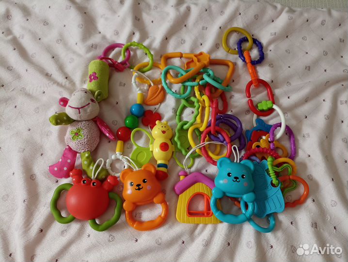 Развивающие игрушки для малышей пакетом