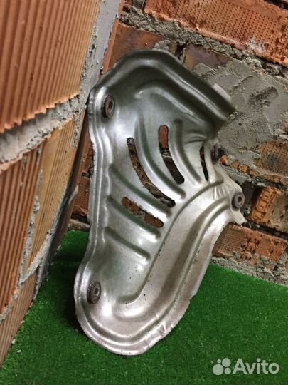 Экран тепловой Toyota Auris E150