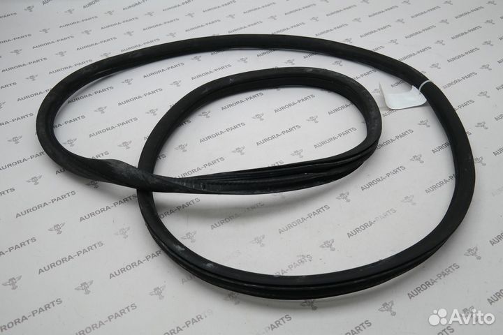 Уплотнитель Mercedes C W205 2013