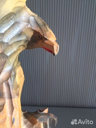 Орел из дерева