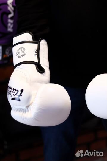 Боксерские перчатки Glory Fairtex White