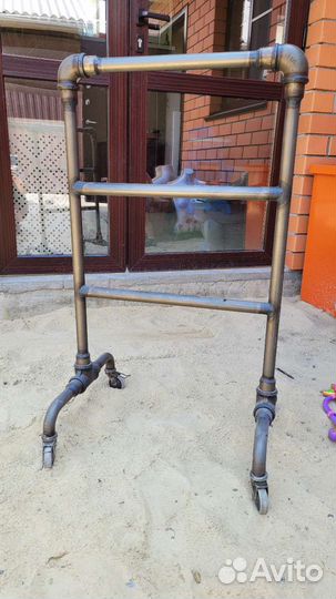 Вешалка напольная на колёсиках