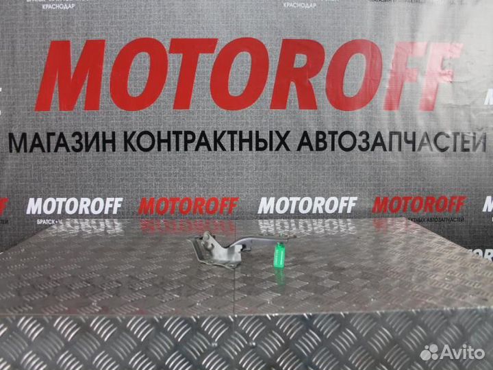 Шарнир капота правый Тойота Виш ZNE10 А541