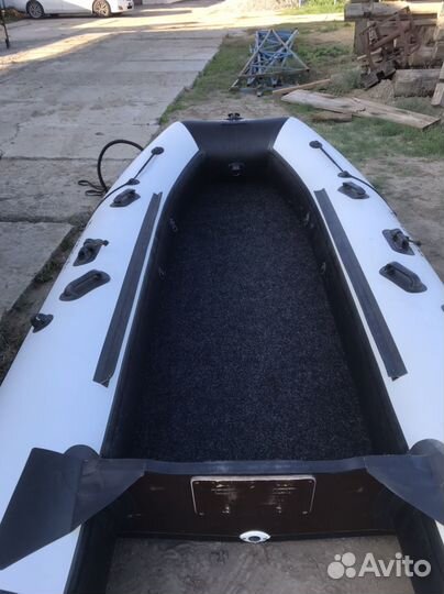 Лодка с мотором