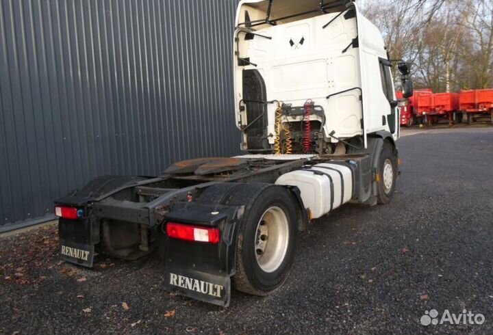 В разборке грузовик Renault,Premium II с 2007