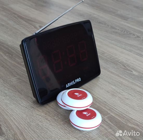 Кнпока вызова официанта и табло отображения вызова