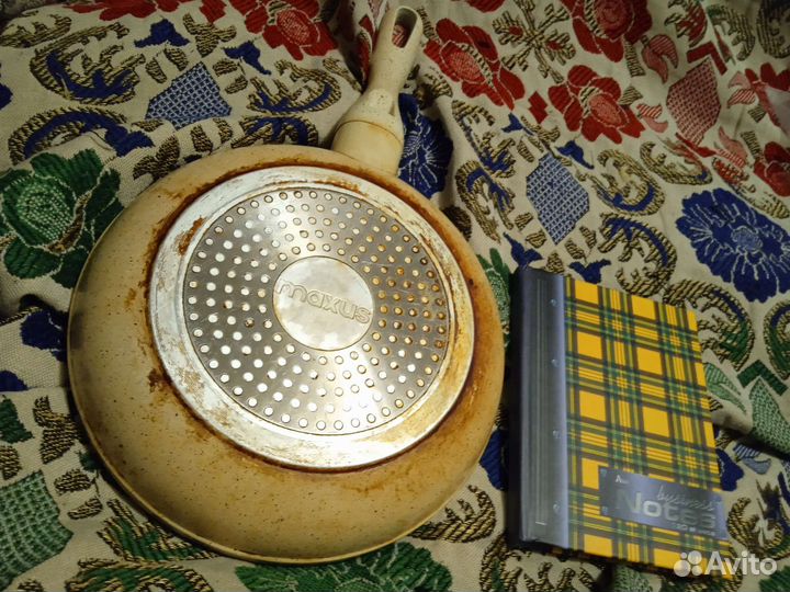 Сковорода Maxus 22см