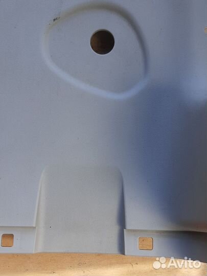 Обшивка стойки задняя правая Toyota Hilux 7