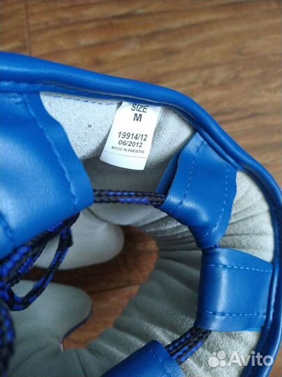 Боксерский шлем новый, боксерские перчатки новые