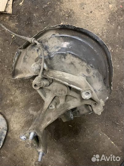 Кулак поворотный задний правый Volkswagen Passat