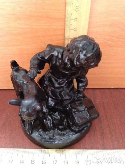 Статуэтка Чугун - Девочка школьница с козлёнком