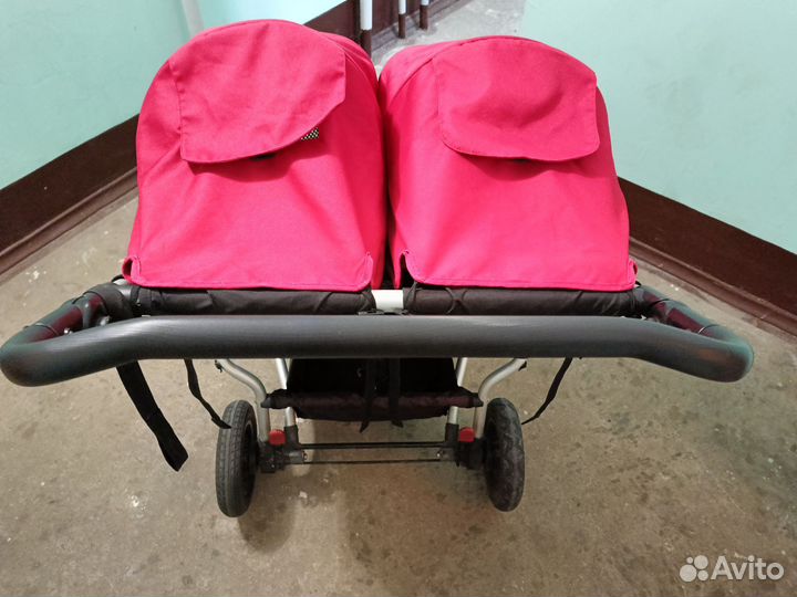 Коляска для двойни mountain buggy duet
