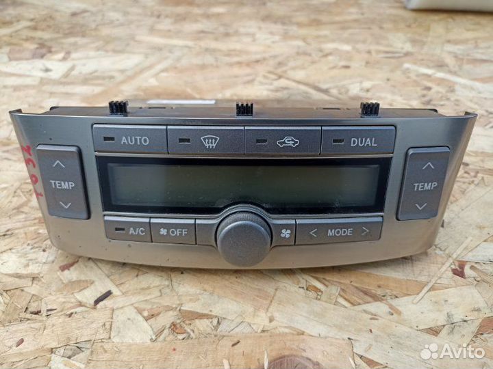 Блок управления климат-контролем Toyota Avensis