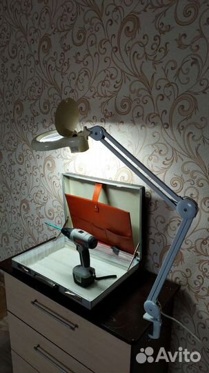 Продам лампу-лупу в кейсе