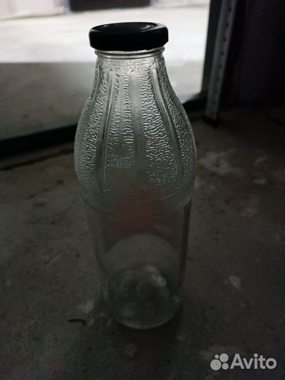 Стеклянные бутылки с крышкой