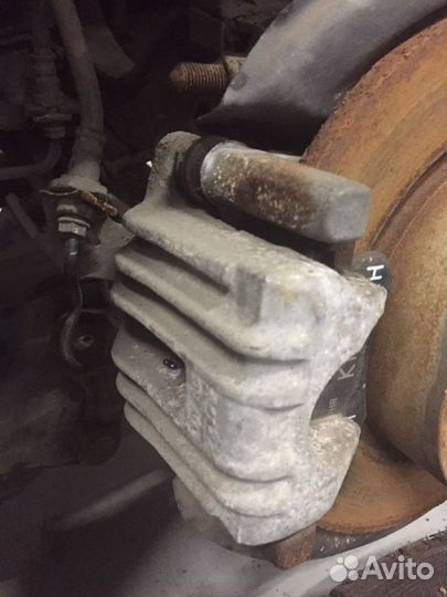 Суппорт задний левый Фольксваген джета 6