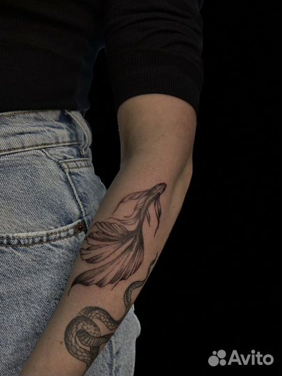 Модель на мини тату