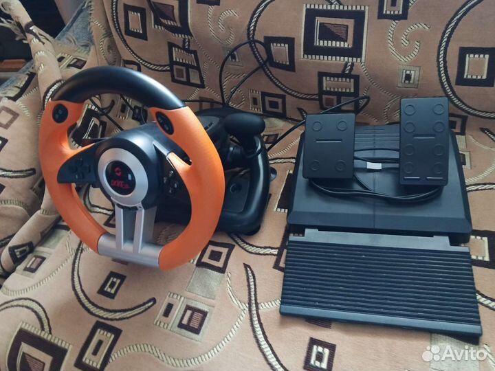 Игровой руль с педалями
