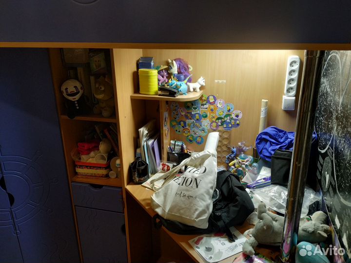 Кровать чердак со столом и шкафом бу