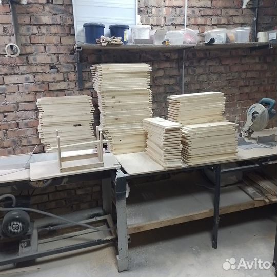 Рамки для пчел, улья, ловушки и многое другое