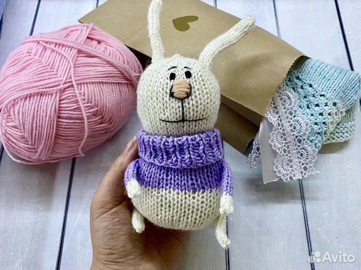 Вязаные игрушки ручной работы заяц