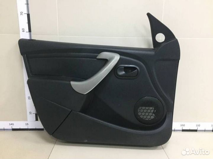 Обшивка двери передней левой Renault Logan 1 2005