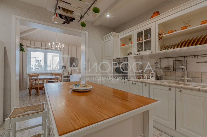 Коттедж 284 м² на участке 7,5 сот.