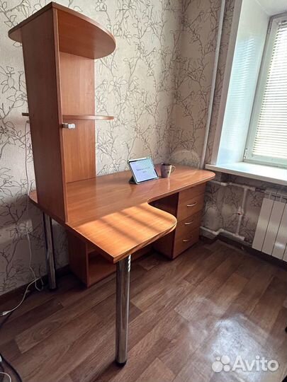 Компьютерный письменный стол