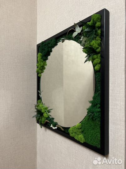 Зеркало со мхом