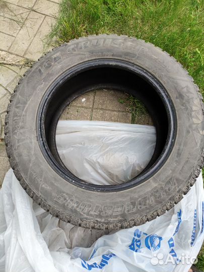 Bridgestone Ice Cruiser 7000 215/60 R16 T