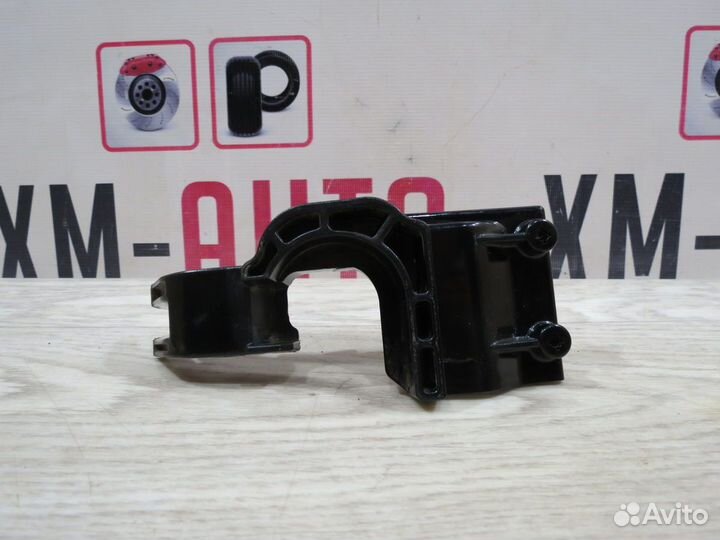 Кронштейн замка багажника Renault Sandero 2