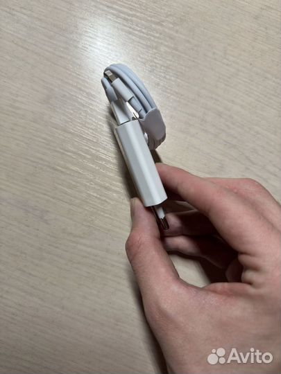 Зарядка на айфон оригинал