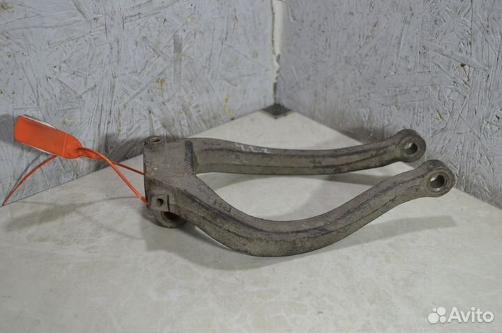 Кронштейн стойки передний правый Hyundai Sonata 5