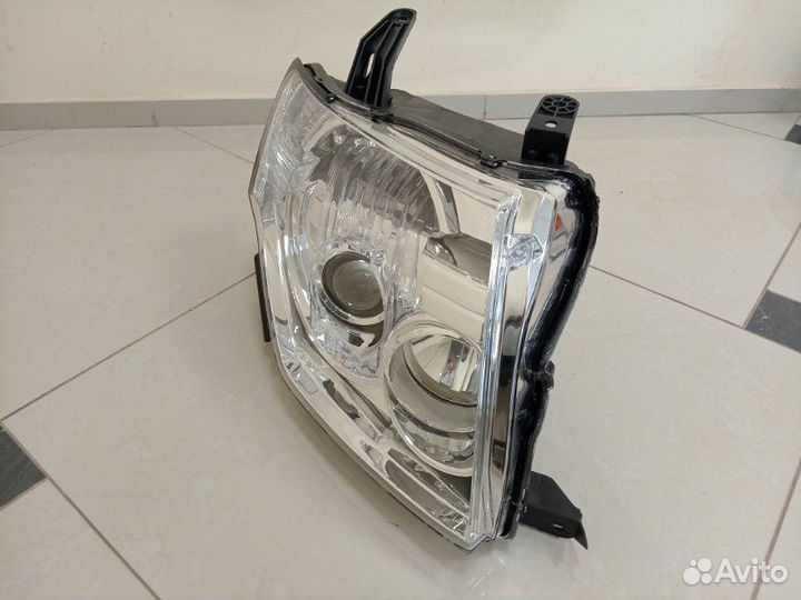 Фара правая Mitsubishi Pagero 2008