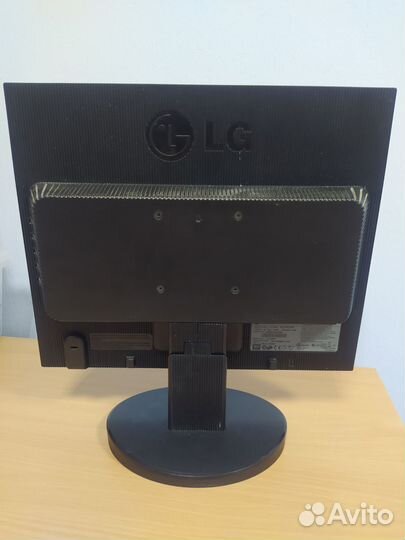 Монитор LG L1752S