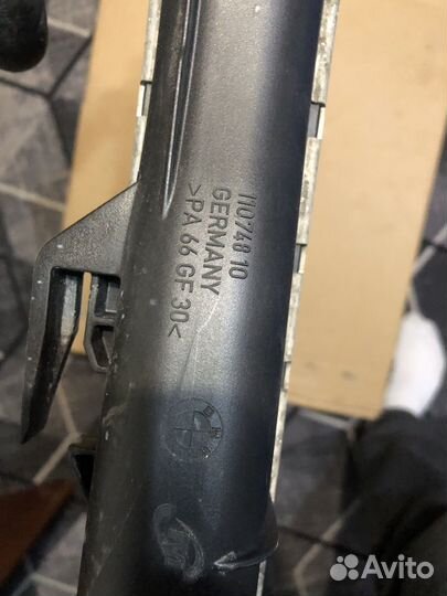 BMW тройка Е 90 радиатор охлаждающей