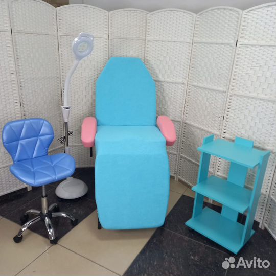 Косметологическое кресло. Педикюрное кресло