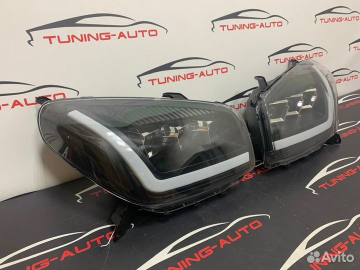 Фары Toyota RAV4 (XA20) 2000-2005г