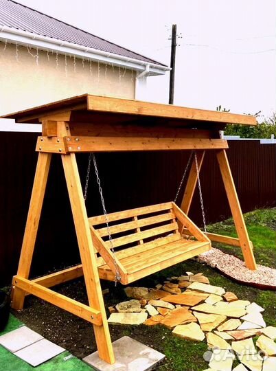 Садовая качеля деревянная