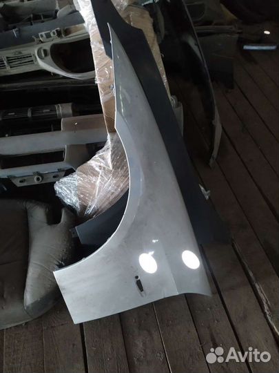 Левое крыло бмв Е90