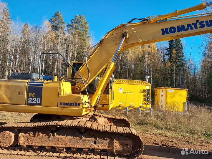 Гусеничный экскаватор Komatsu PC220-8M0, 2016