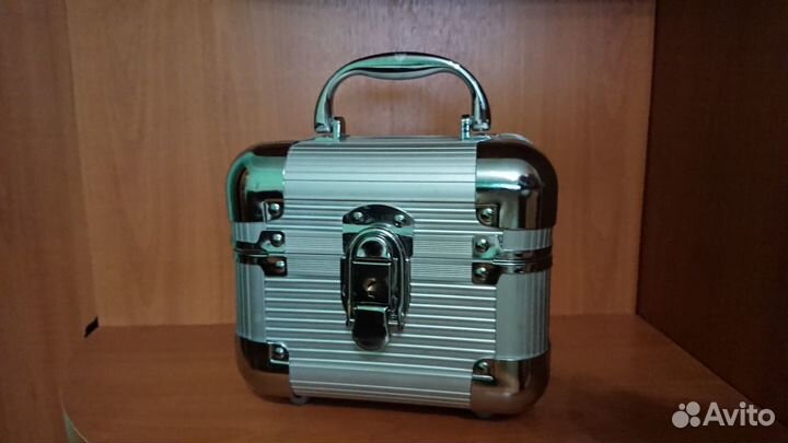 Бьюти-кейс для украшений на замке