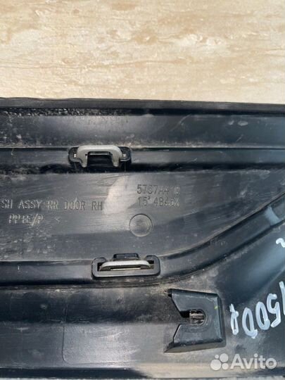 Накладка двери задняя правая Mitsubishi Outlander