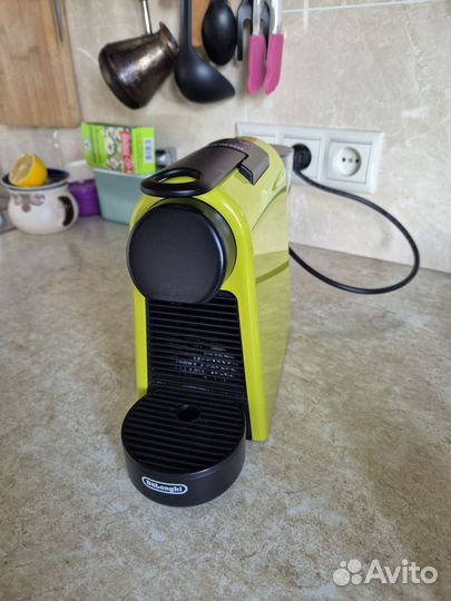 Кофемашина delonghi essenza mini