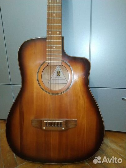 Акустическая гитара