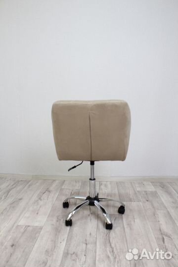 Стул мастера на колесиках, Ракушка, велюр, бежевый