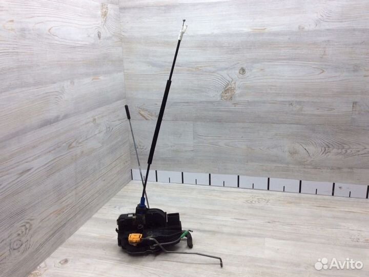 Замок двери передней левой передний левый Opel