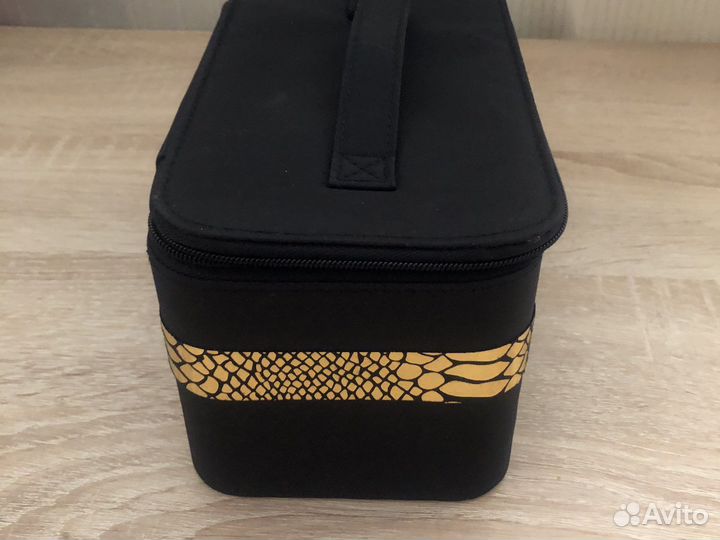 Косметичка новая avon