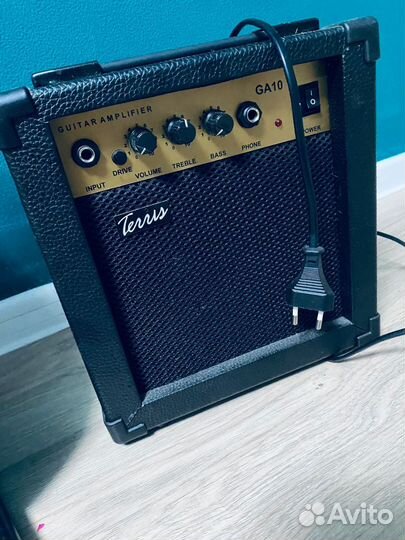 Электрогитара с усилителем